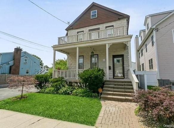 60 Saratoga Ave #FRONT - Pleasantville, NY 10570 - Home For Rent