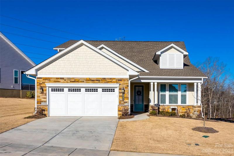1082 WYLIE FALLS LN # 4, York, SC 29745 Single Family Residence For Sale  MLS# 4100939