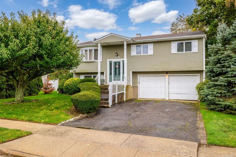 137 Spring Street, Massapequa, NY 11758 for Sale