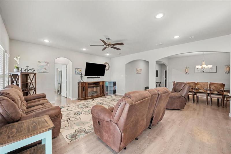 521 Cottage Row, Mabank, TX 75147 for Sale