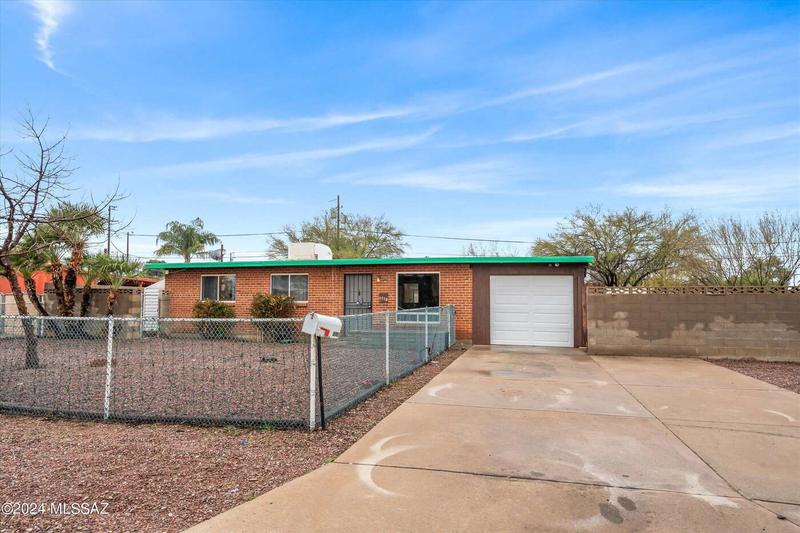 1518 S Avenida Regulo, Tucson, AZ 85710  621205176 for Sale