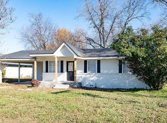 208 N Coleman St - Mabank, TX 75147 - Home For Rent