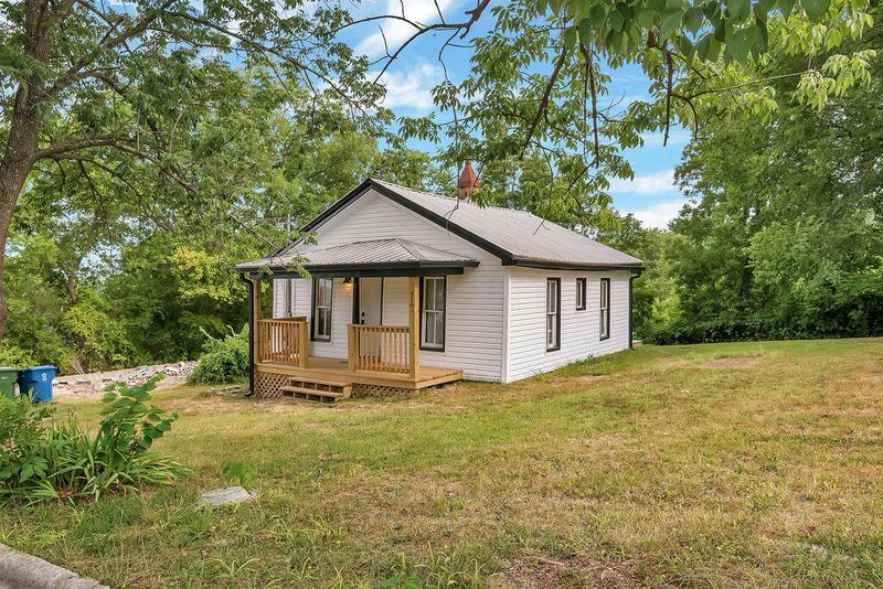 416 W COLLEGE ST, Branson, MO 65616 Single Family Residence For Sale  MLS# 60260836 for Rent