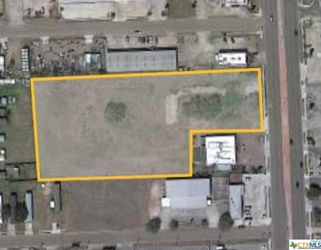 3007 N Navarro Street, Victoria, TX 77901 for Sale