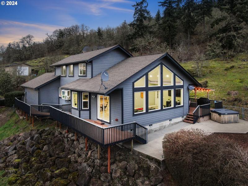 72 BLUFF RD, Kelso WA 98626 for Sale