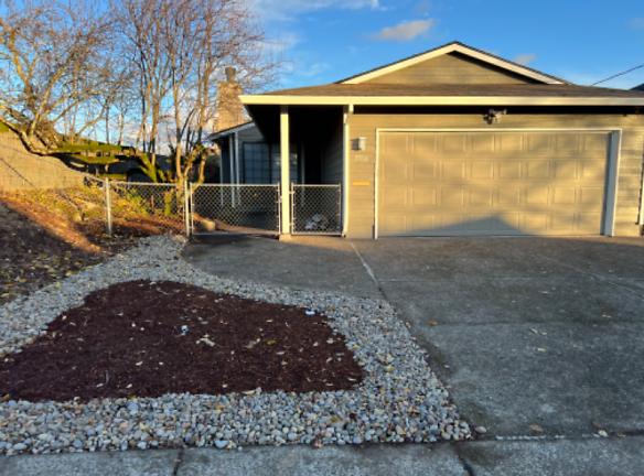 3516 SE 64th Ave - Portland, OR 97206 - Home For Rent