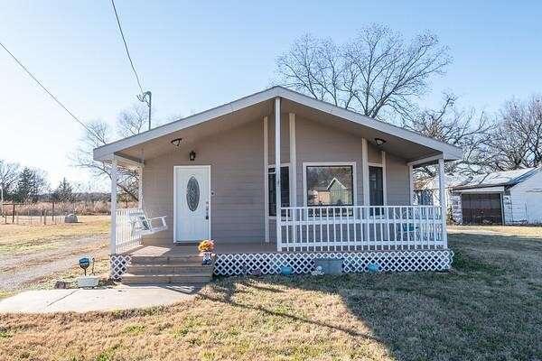 407 Foreman, Caney, KS 67333  611739837 for Sale