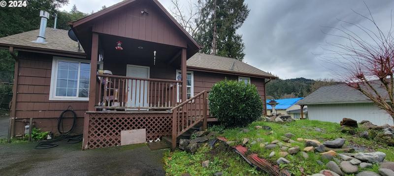 1413 W Myrtle Ave, Roseburg, OR 97471 - MLS 24206277 for Sale