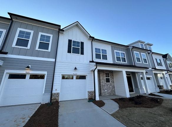 9605 Munsing Dr - Charlotte, NC 28269 - Home For Rent