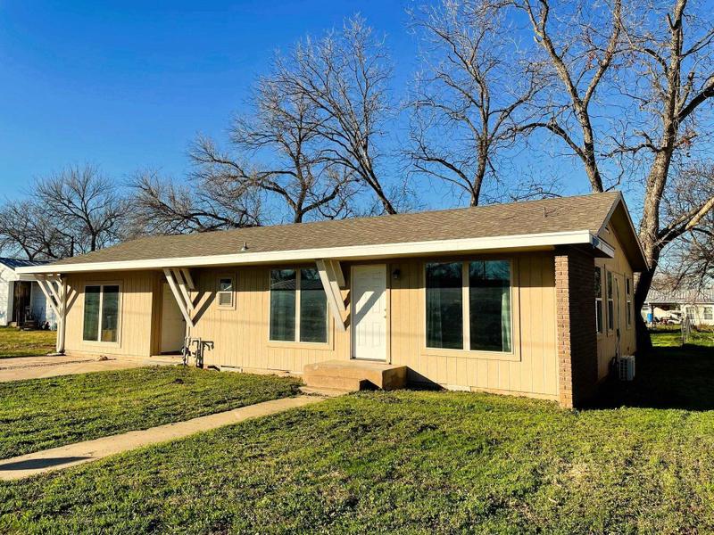 1107 E Brown Street, Llano, TX 78643 for Sale