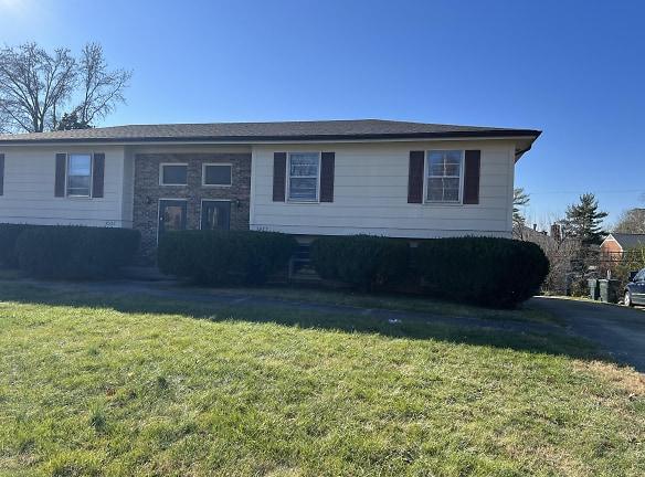 3325 Wood Valley Ct - Lexington, KY 40502 - Home For Rent
