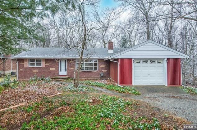 153 Hillside Dr, Bloomingdale, NJ 07403 - MLS 24003132 for Sale