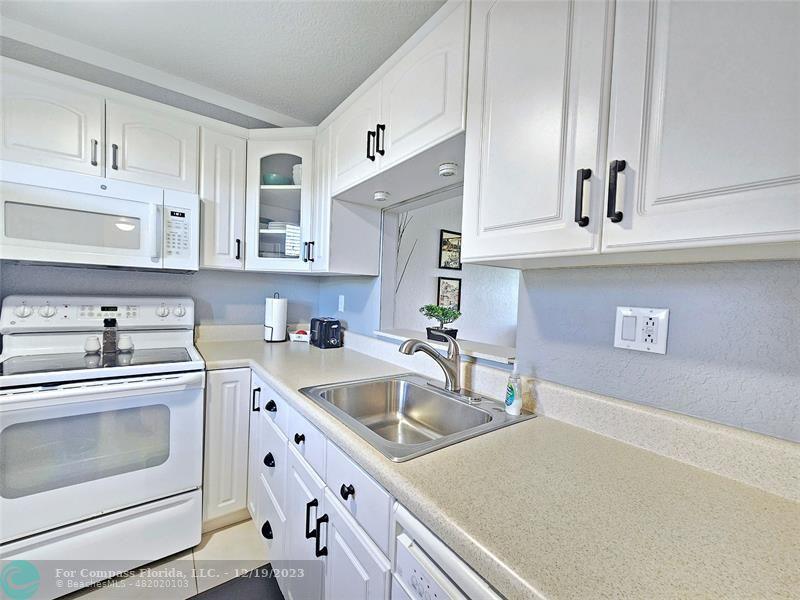 3531 Northwest 50th Avenue, Unit 607, Lauderdale Lakes, FL 33319 for Sale