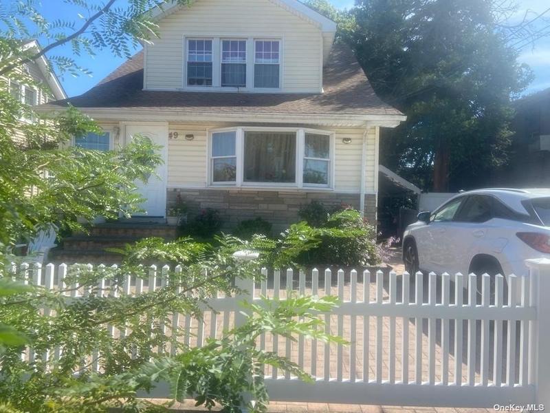 49 Manor Road, Valley Stream, NY 11580 for Sale