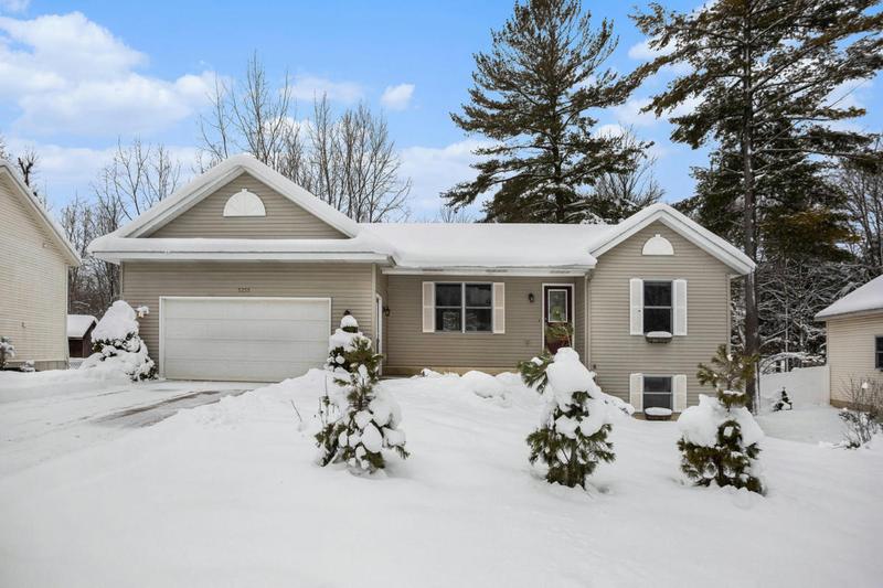 5255 GREEN PINE CT SE, Kentwood, MI 49508 Single Family Residence For Sale  MLS# 24004441