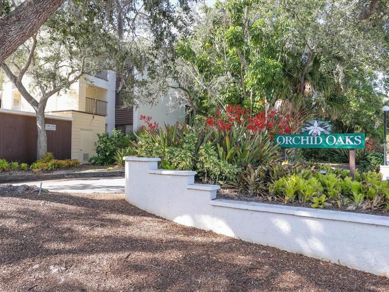 2752 Orchid Oaks Drive, Unit 303AZA, Sarasota, FL 34239 for Sale