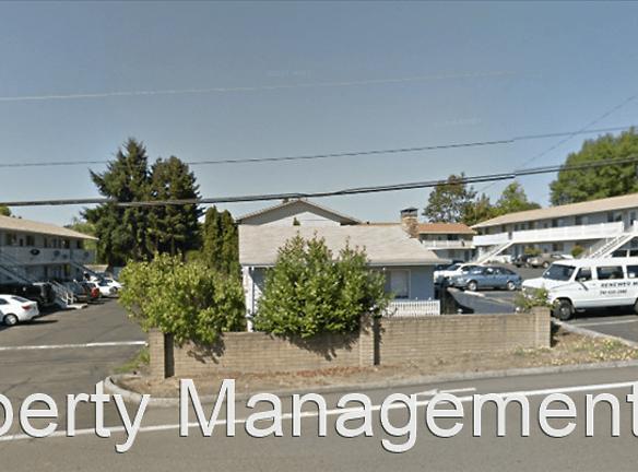 3032 W Harvard Ave - Roseburg, OR 97471 - Home For Rent