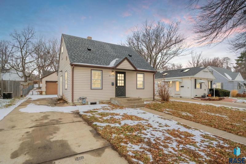 2209 S HAWTHORNE AVE, Sioux Falls, SD 57105 Single Family Residence For Sale  MLS# 22400619 for Rent