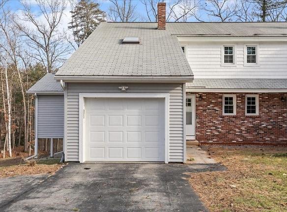 11 Clare Ln - Salem, NH 03079 - Home For Rent