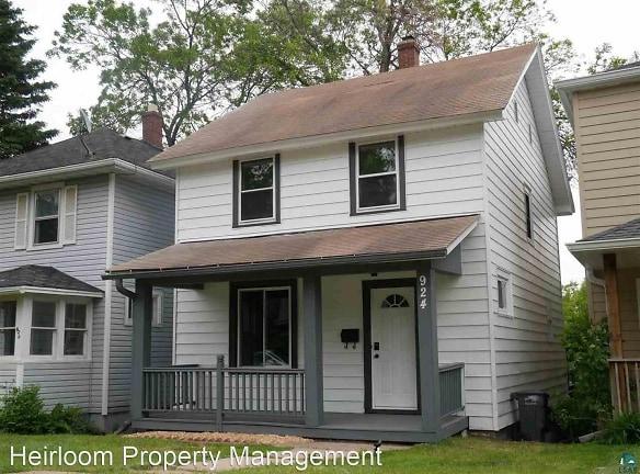 924 E 8th St - Duluth, MN 55805 - Home For Rent