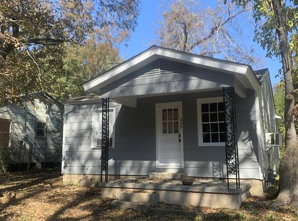 209 Kirk St - Crystal Springs, MS 39059 - Home For Rent