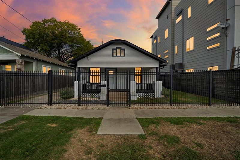 2010 Summer St, Houston, TX 77007 for Sale