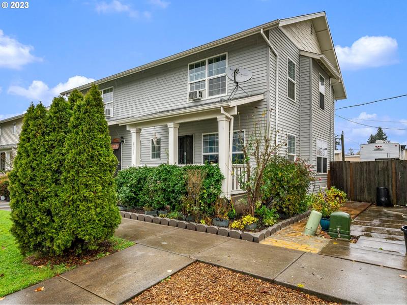8371 SE LAMBERT ST, Portland OR 97266 for Sale