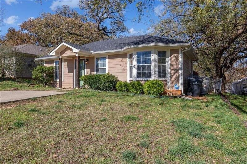 421 E Munson Street, Denison, TX 75021  614428662 for Sale