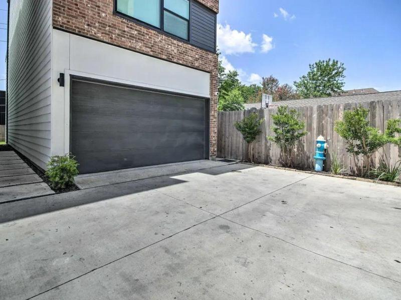 5851 Dolores St, Houston, TX 77057 for Sale