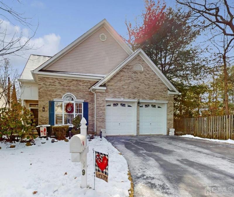 9 HOLLY MANOR CT, Helmetta, NJ 08828 Single Family Residence For Sale  MLS# 2407969R