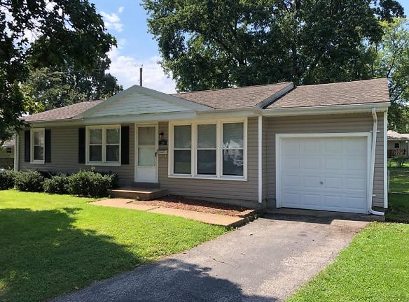 26 Norine Ct - Florissant, MO 63031 - Home For Rent