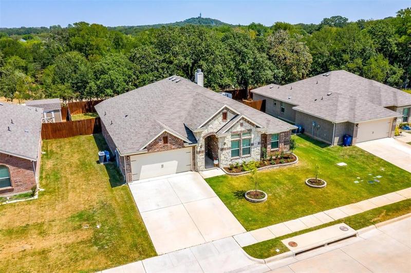 1412 Glade Meadows Dr, Burleson, TX 76058 for Sale
