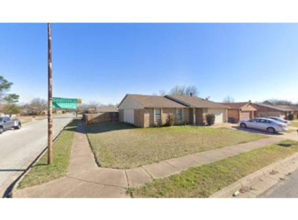 6901 Sandstone Ct - Fort Worth, TX 76120 - Home For Rent