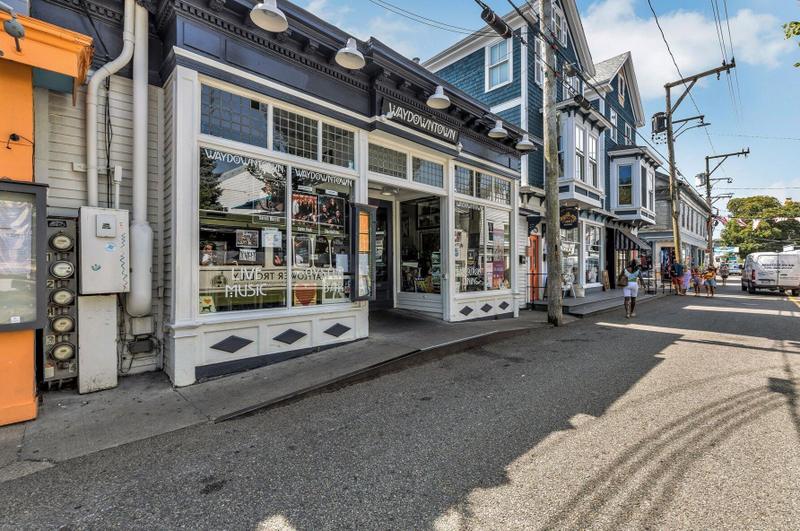 265 Commercial St, Provincetown, MA 02657 - MLS 22304124 for Sale