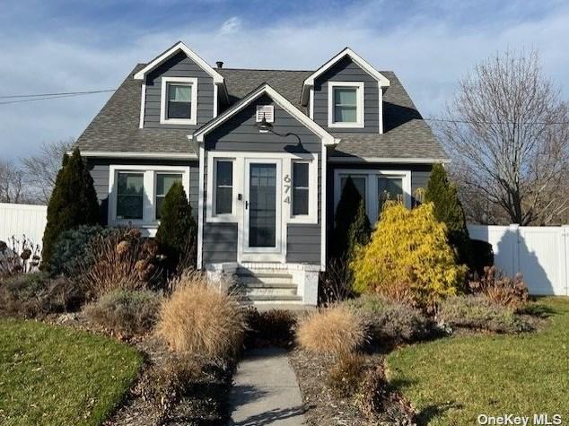 674 Main Rd, Aquebogue, NY 11931 - MLS 3521565 for Sale