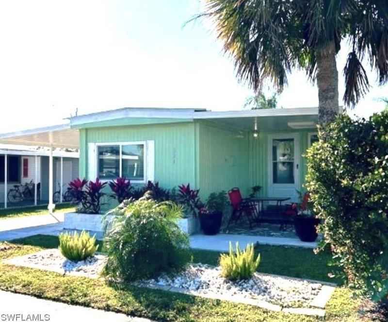 624 Vista Dr, North Fort Myers, FL 33917 - MLS 224010128 for Sale