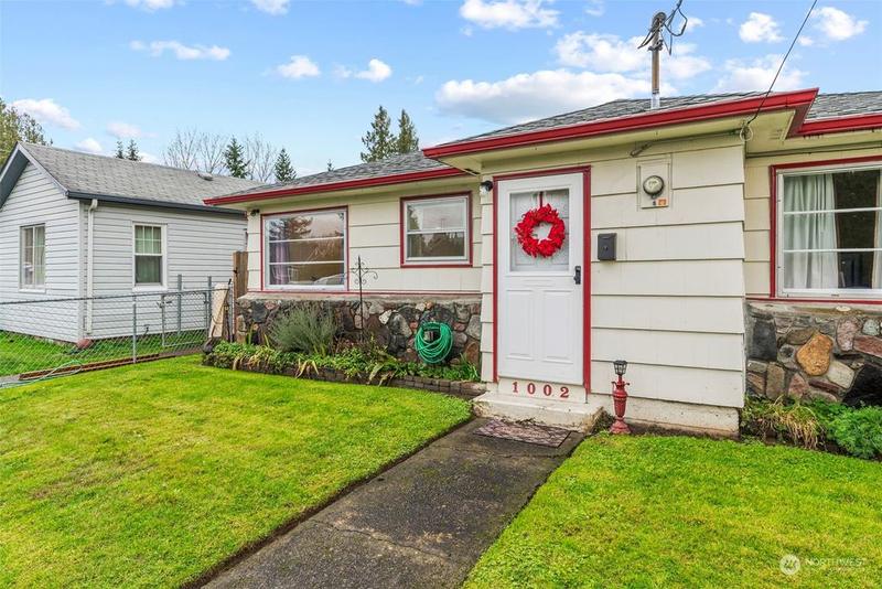 1002 N 10th Avenue, Kelso, WA 98626  MLS# 2184325 for Sale