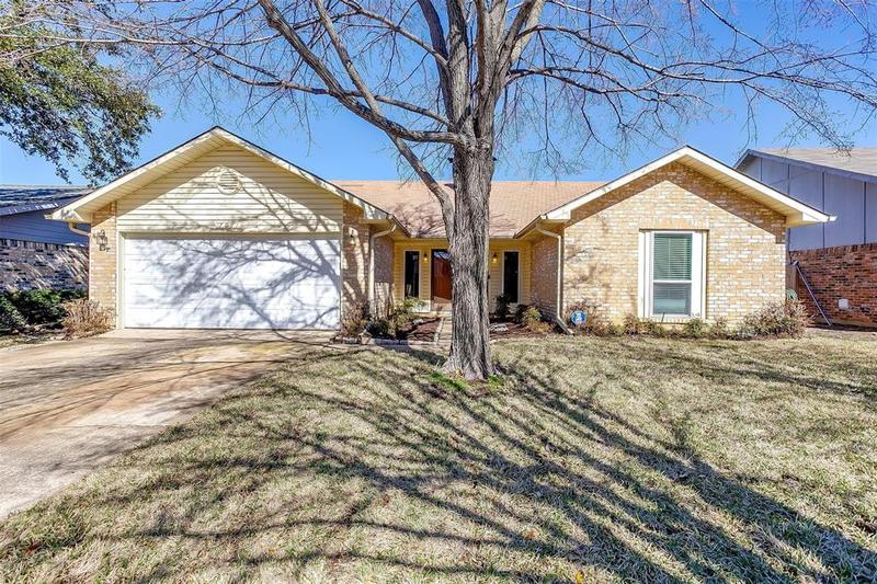 7011 Greenspring Dr, Arlington, TX 76016 for Sale