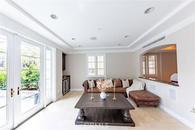815 S Le Doux 101, Los Angeles CA 90035 for Sale
