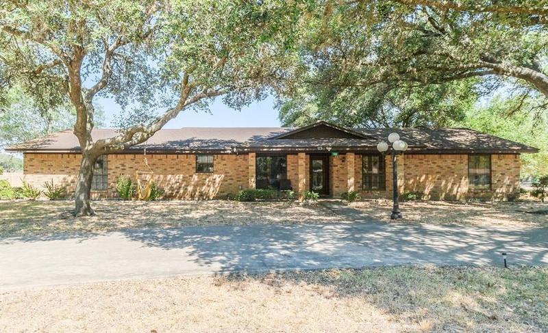 506 Kahn St, Hallettsville, TX 77964 - MLS 75483263 for Sale