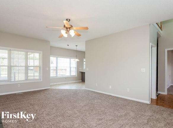 721 Summey Farm Drive - Dallas, NC 28034 - Home For Rent