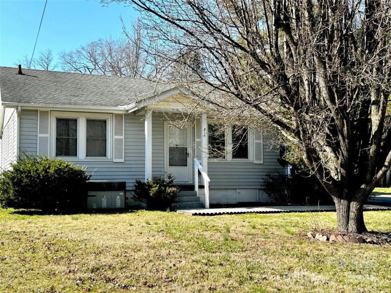 817 KANUGA RD, Hendersonville, NC 28739 Single Family Residence For Sale  MLS# 4106800 for Rent