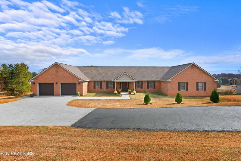 1174 Country Club Rd, Dandridge, TN 37725  609000186 for Sale