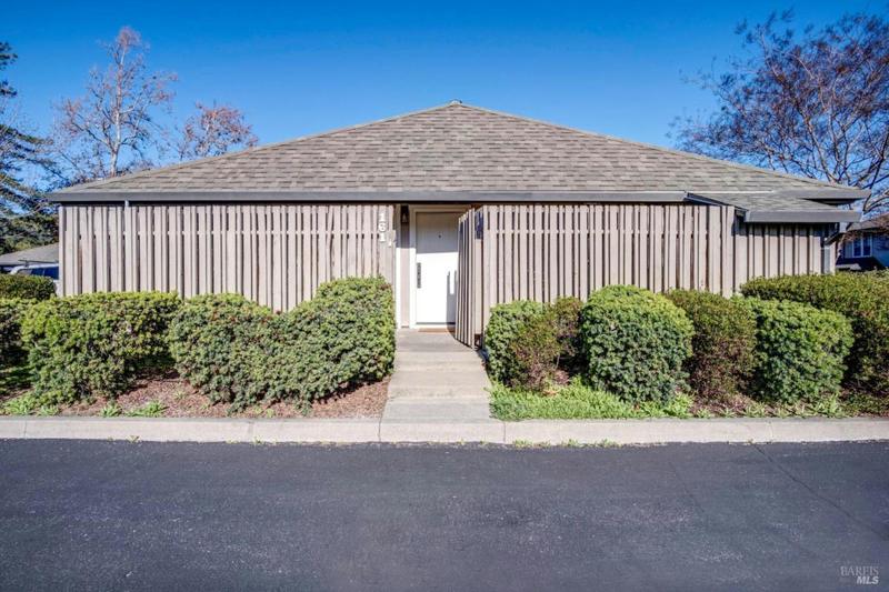 161 ROUNDTREE BLVD, San Rafael, CA 94903 Condominium For Sale  MLS# 324000526 for Rent