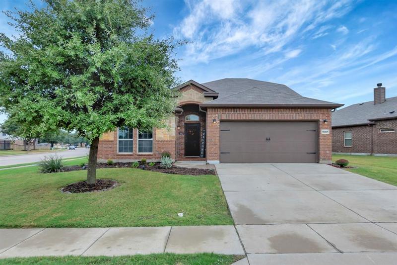 10801 Abbeyglen Ct, Fort Worth, TX 76052 for Sale