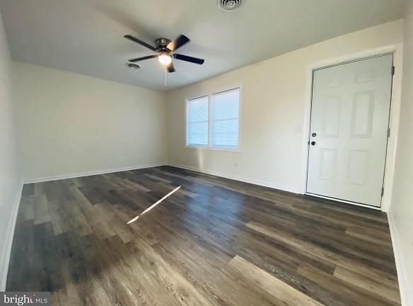 27 Kerry Cir - Felton, DE 19943 - Home For Rent