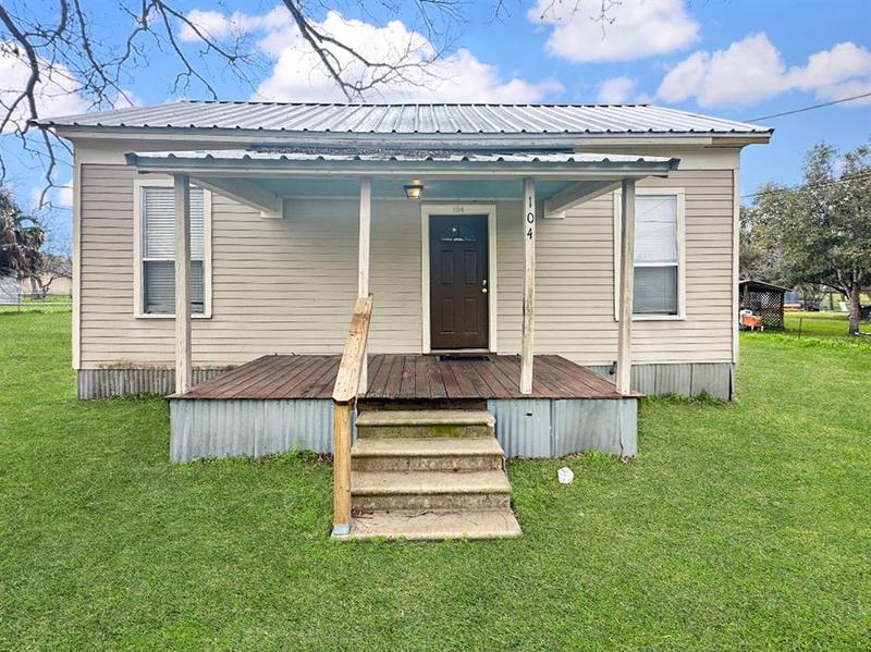 104 Russek St, Schulenburg, TX 78956 for Rent