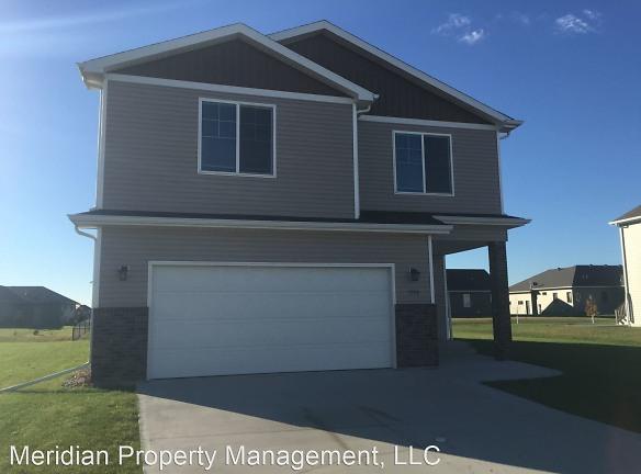 1559 35th Ave S - Moorhead, MN 56560 - Home For Rent