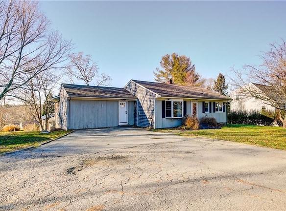 2685 Main Rd - Tiverton, RI 02878 - Home For Rent