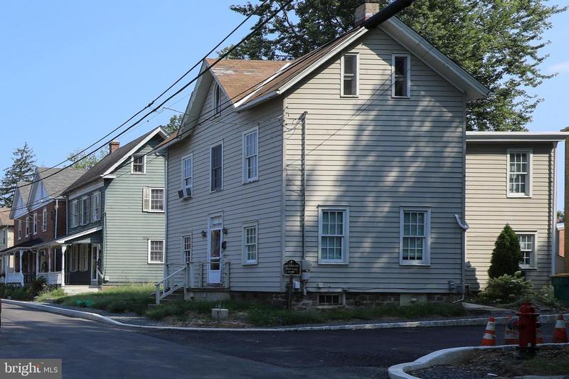 211 Court St, Newtown, PA 18940  MLS# PABU2056902 for Sale